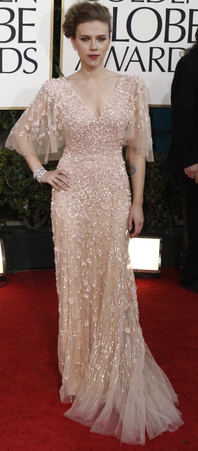 Scarlett Johansson wore Elie Saab to the 2011 Golden Globe Awards. Love it.