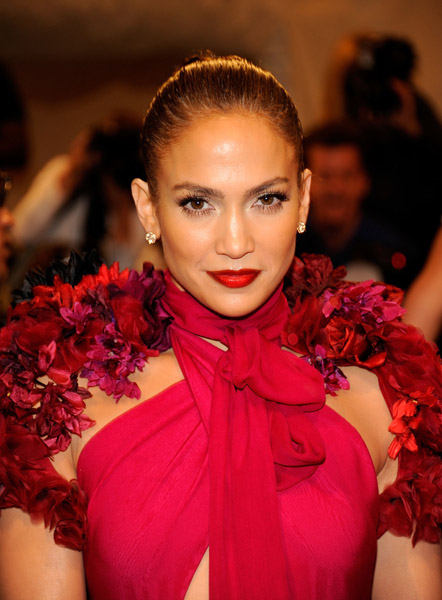 jennifer lopez hair colour 2011. Jennifer Lopez in Gucci at the